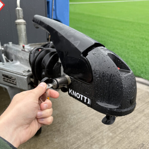 Knott stabilising hitch lock - Image 2